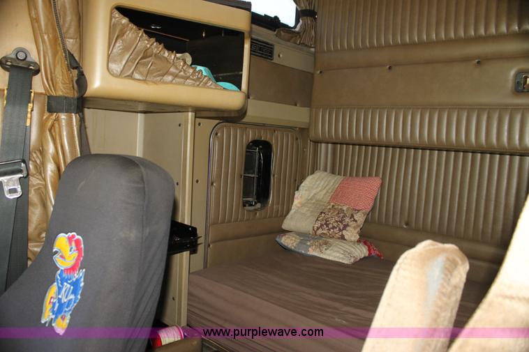 image for item G4036 2000 Kenworth W900B semi truck