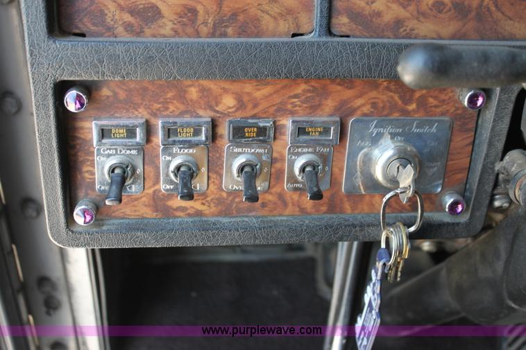 image for item G4036 2000 Kenworth W900B semi truck