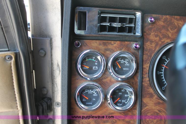 image for item G4036 2000 Kenworth W900B semi truck