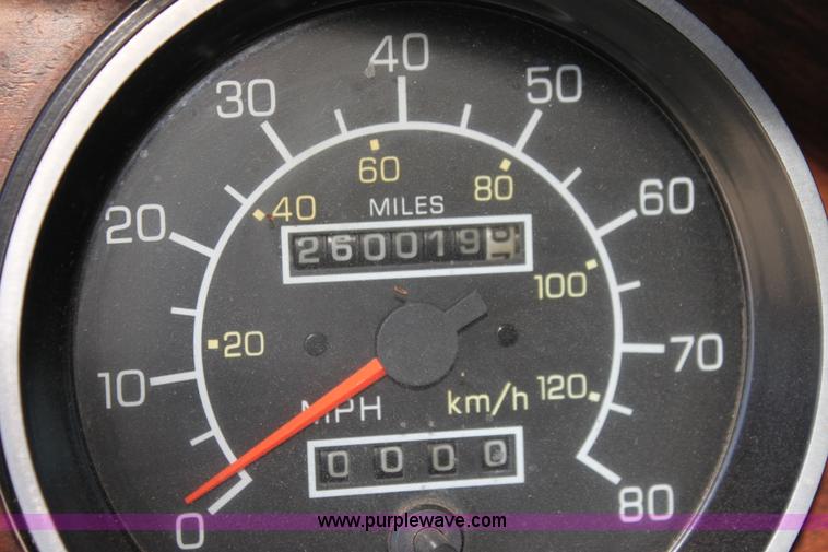 image for item G4036 2000 Kenworth W900B semi truck