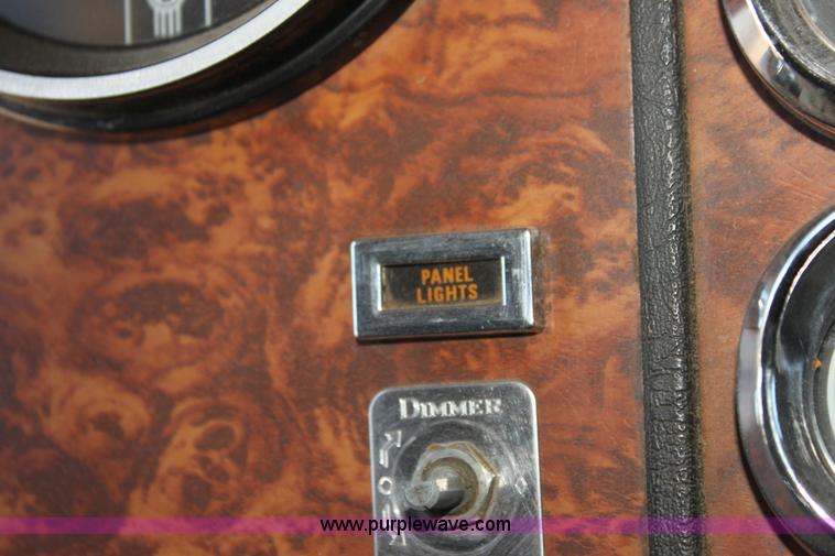 image for item G4036 2000 Kenworth W900B semi truck