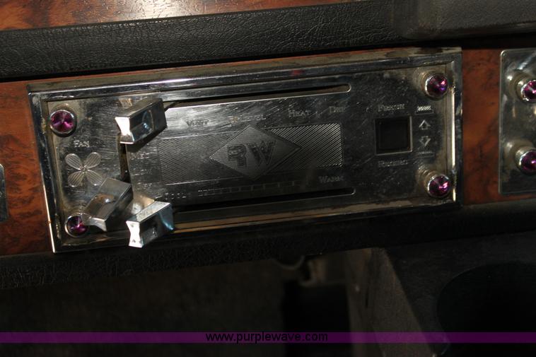 image for item G4036 2000 Kenworth W900B semi truck