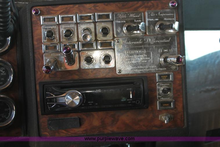 image for item G4036 2000 Kenworth W900B semi truck