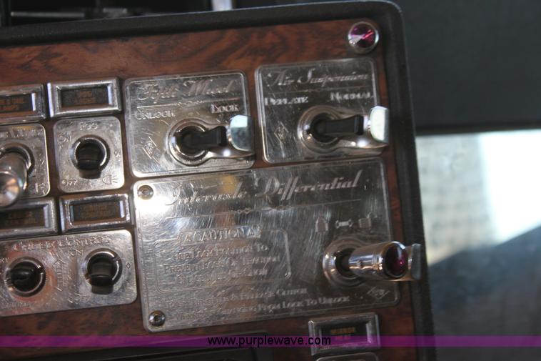 image for item G4036 2000 Kenworth W900B semi truck