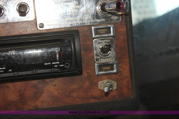 image for item G4036 2000 Kenworth W900B semi truck