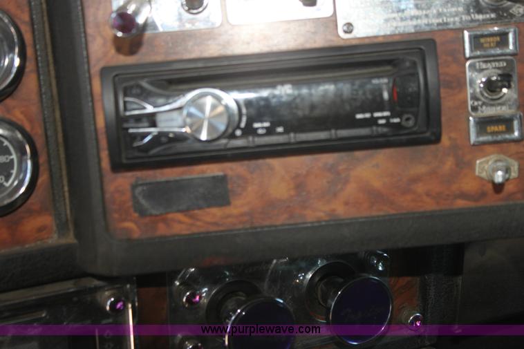 image for item G4036 2000 Kenworth W900B semi truck