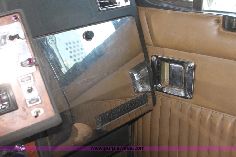 image for item G4036 2000 Kenworth W900B semi truck