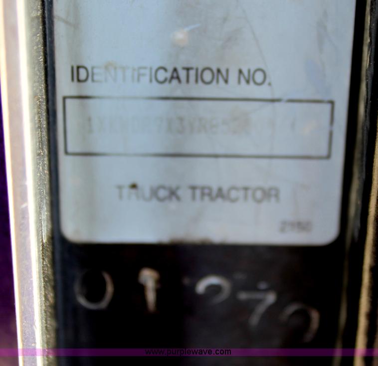 image for item G4036 2000 Kenworth W900B semi truck