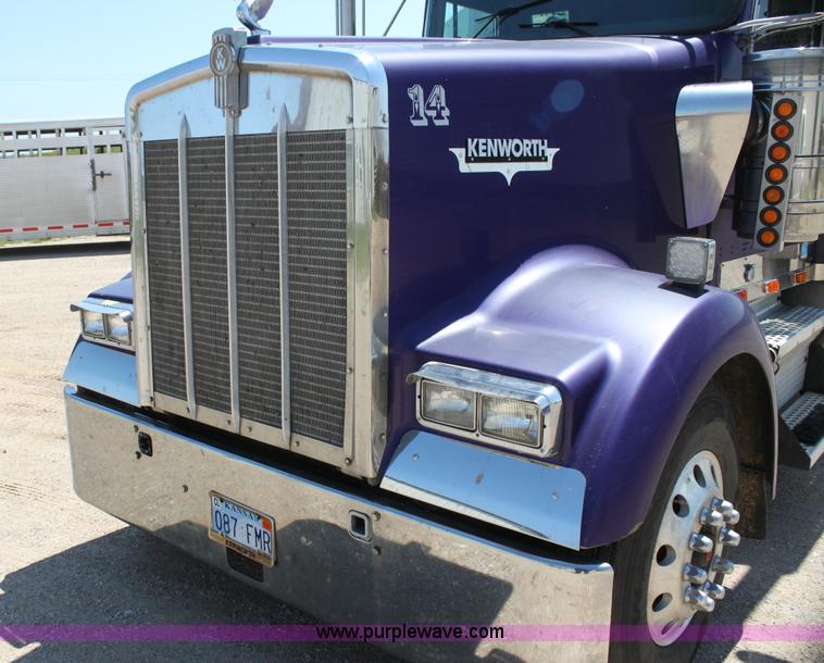 image for item G4036 2000 Kenworth W900B semi truck