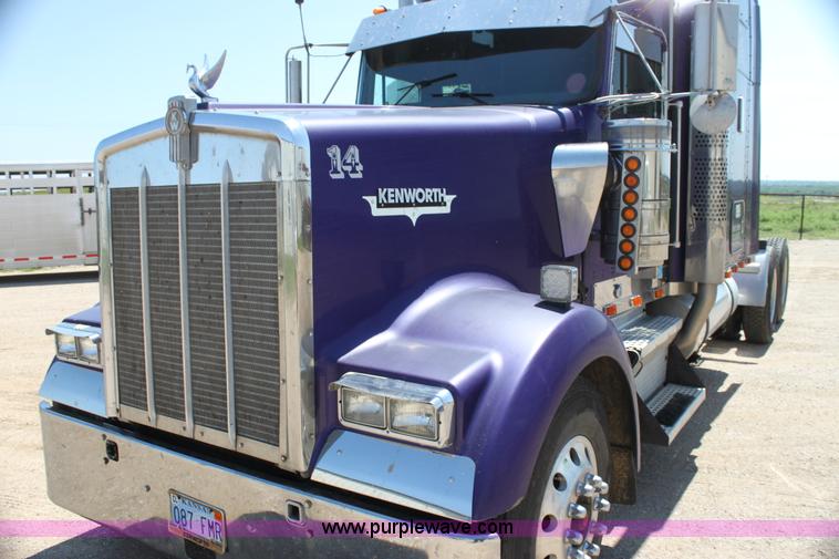 image for item G4036 2000 Kenworth W900B semi truck