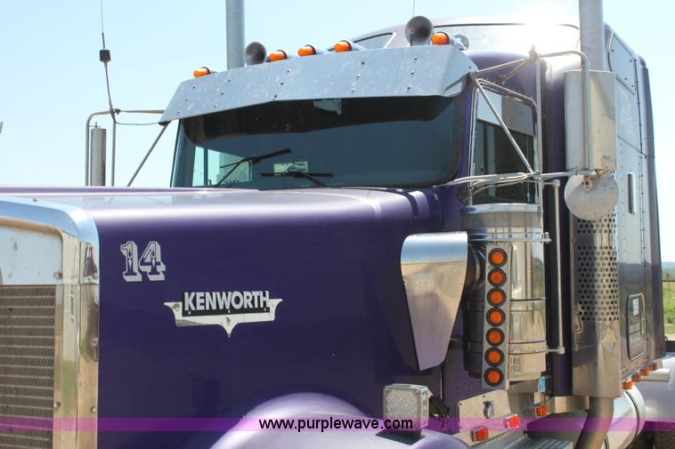 image for item G4036 2000 Kenworth W900B semi truck