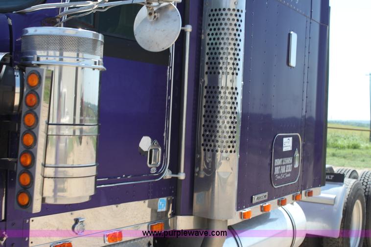 image for item G4036 2000 Kenworth W900B semi truck