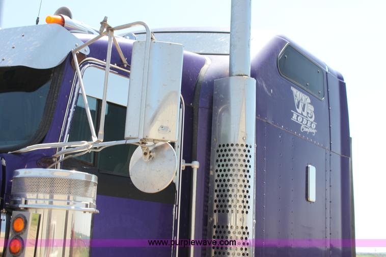 image for item G4036 2000 Kenworth W900B semi truck