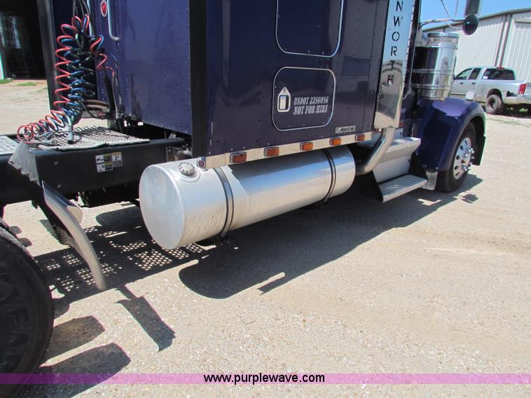 image for item G4036 2000 Kenworth W900B semi truck