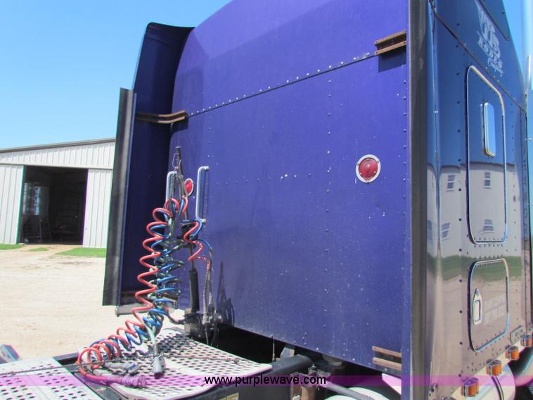 image for item G4036 2000 Kenworth W900B semi truck