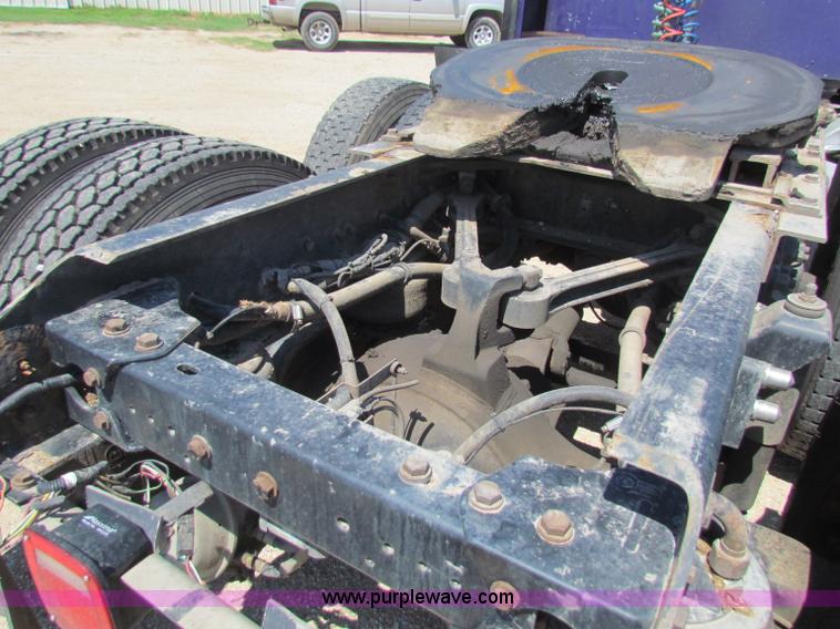 image for item G4036 2000 Kenworth W900B semi truck