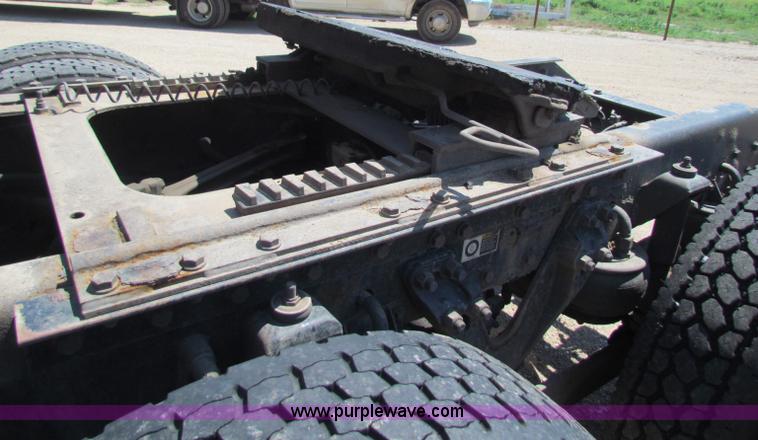 image for item G4036 2000 Kenworth W900B semi truck