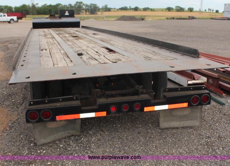 image for item G5073 2000 Landoll 660 trailer