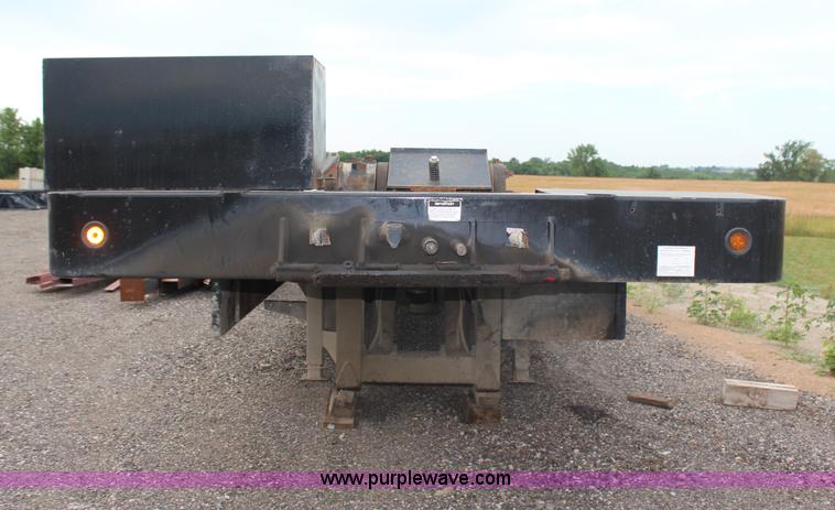 image for item G5073 2000 Landoll 660 trailer