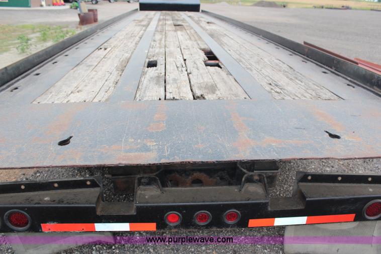 image for item G5073 2000 Landoll 660 trailer