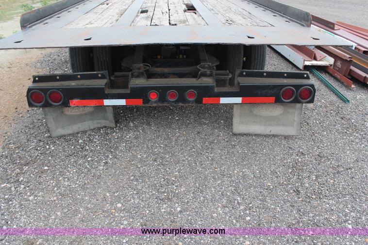 image for item G5073 2000 Landoll 660 trailer