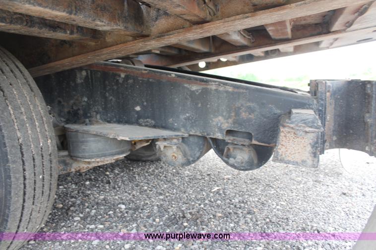 image for item G5073 2000 Landoll 660 trailer