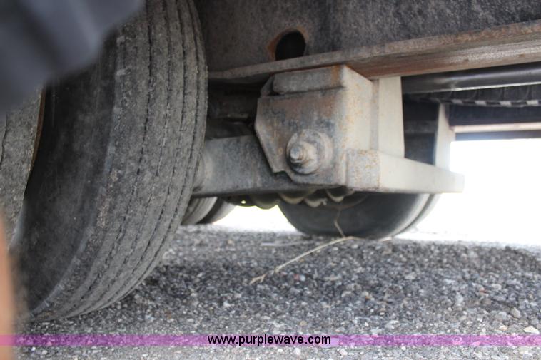 image for item G5073 2000 Landoll 660 trailer