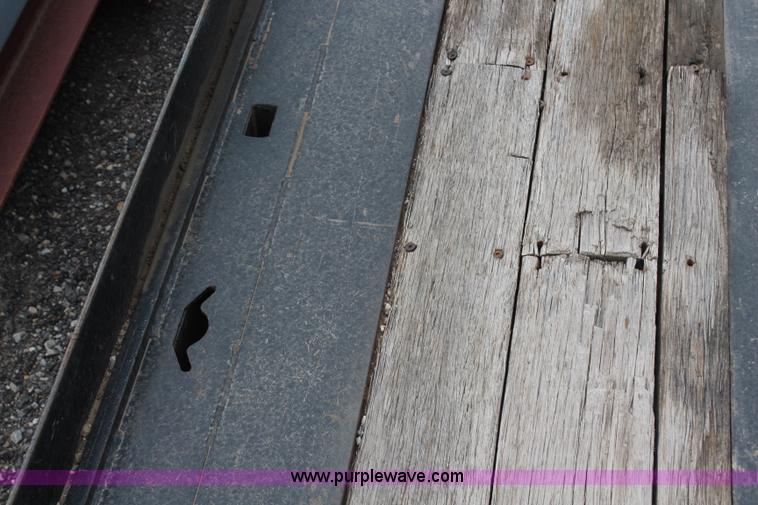 image for item G5073 2000 Landoll 660 trailer