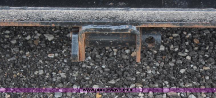 image for item G5073 2000 Landoll 660 trailer