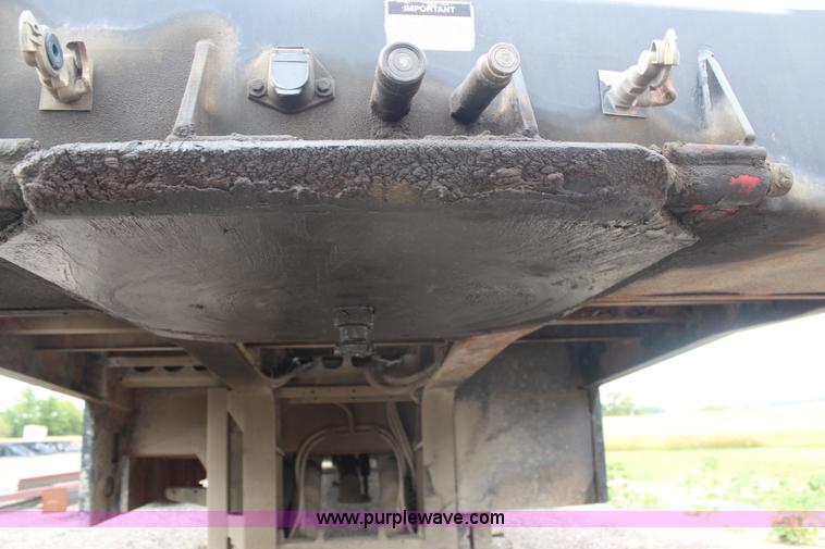 image for item G5073 2000 Landoll 660 trailer