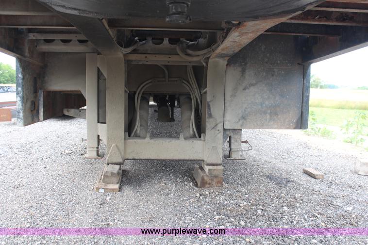 image for item G5073 2000 Landoll 660 trailer