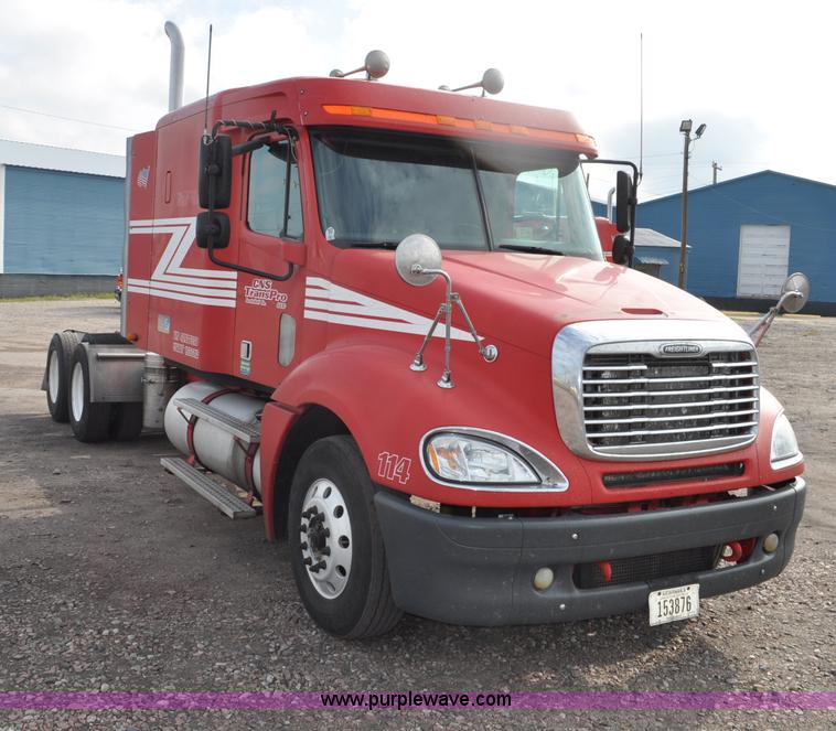 image for item G6124 2005 Freightliner Columbia semi truck