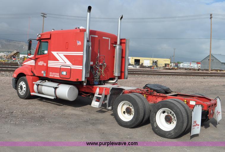 image for item G6124 2005 Freightliner Columbia semi truck