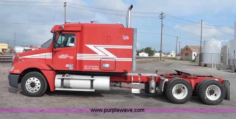 image for item G6124 2005 Freightliner Columbia semi truck