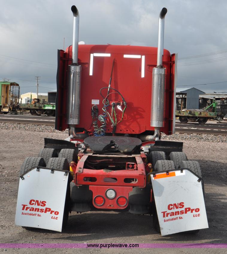 image for item G6124 2005 Freightliner Columbia semi truck