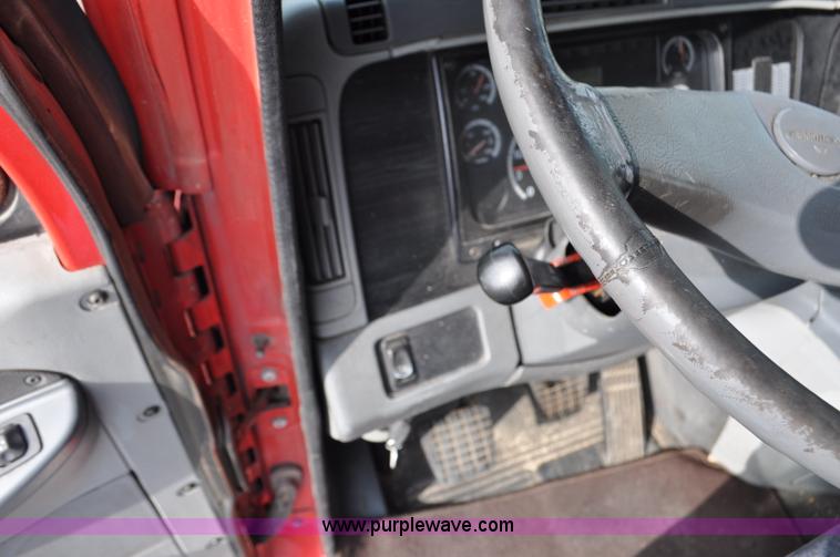 image for item G6124 2005 Freightliner Columbia semi truck