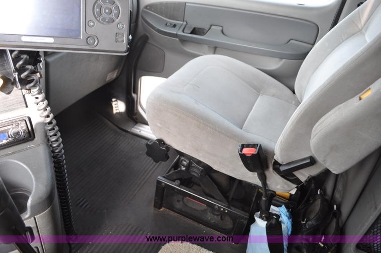 image for item G6124 2005 Freightliner Columbia semi truck