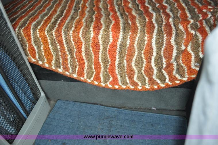 image for item G6124 2005 Freightliner Columbia semi truck