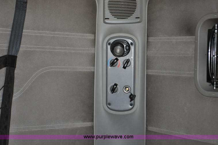 image for item G6124 2005 Freightliner Columbia semi truck