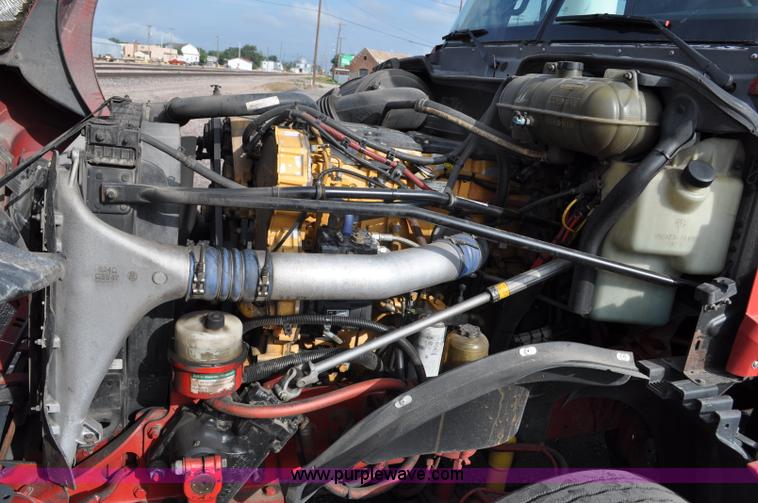 image for item G6124 2005 Freightliner Columbia semi truck