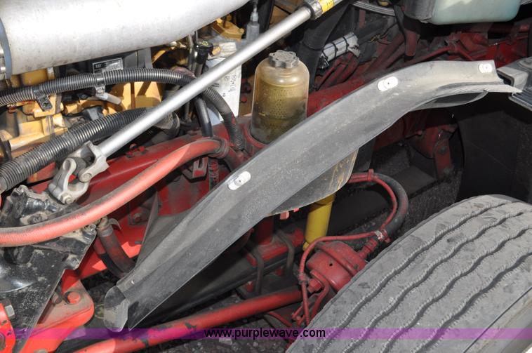 image for item G6124 2005 Freightliner Columbia semi truck