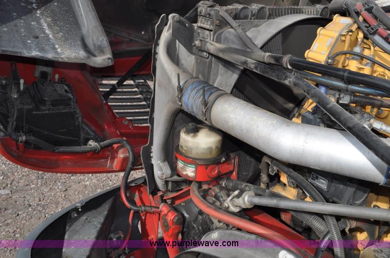 image for item G6124 2005 Freightliner Columbia semi truck