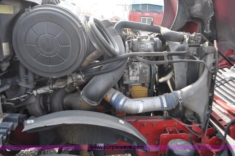 image for item G6124 2005 Freightliner Columbia semi truck