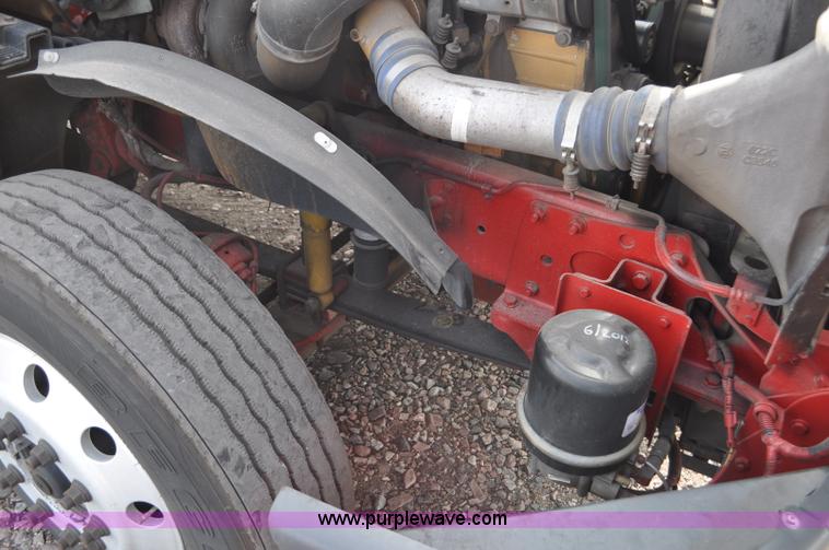 image for item G6124 2005 Freightliner Columbia semi truck