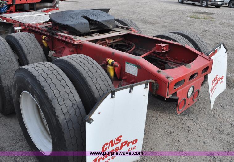 image for item G6124 2005 Freightliner Columbia semi truck