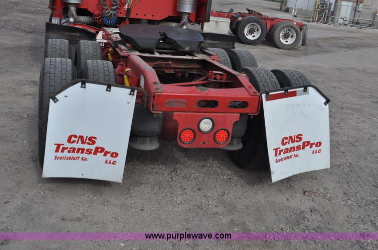 image for item G6124 2005 Freightliner Columbia semi truck