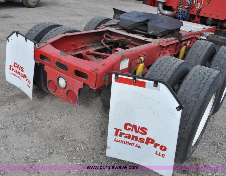 image for item G6124 2005 Freightliner Columbia semi truck