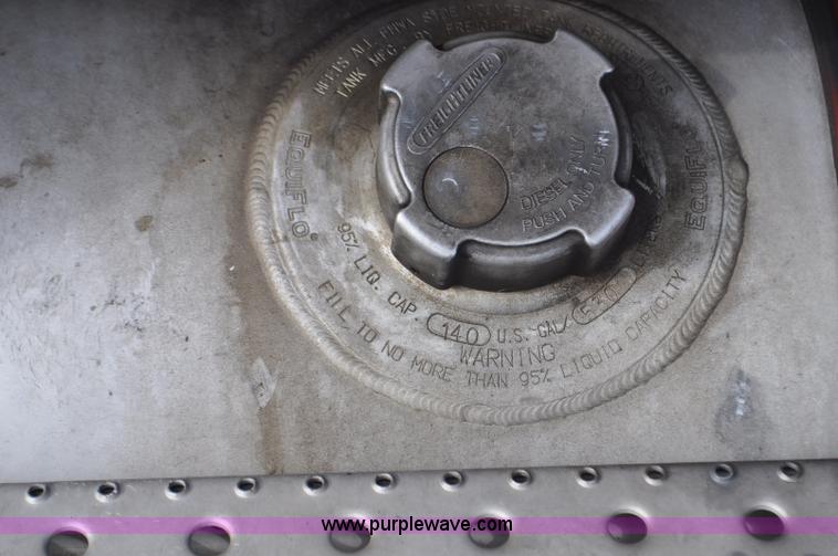 image for item G6124 2005 Freightliner Columbia semi truck