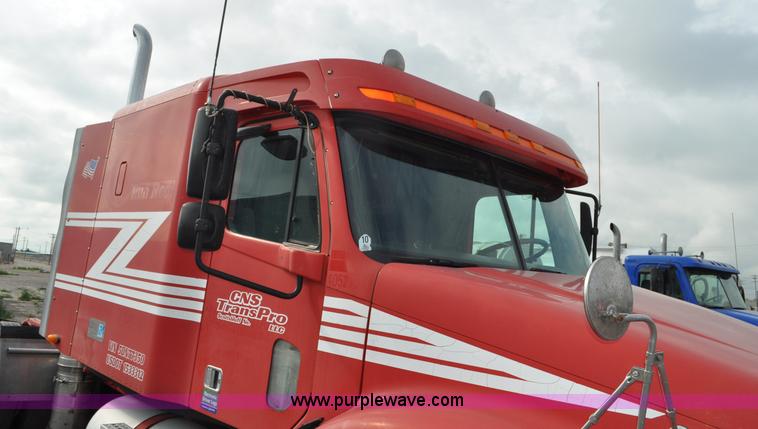 image for item G6124 2005 Freightliner Columbia semi truck