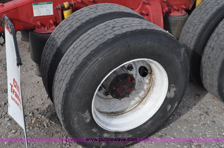 image for item G6124 2005 Freightliner Columbia semi truck